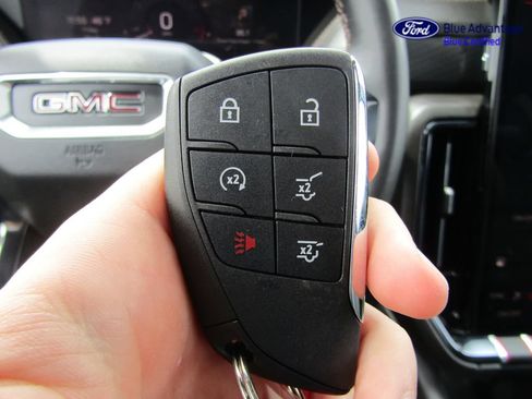 Used 2025 GMC Yukon XL AT4 w/ AT4 Premium Package AWD/4WD image 44
