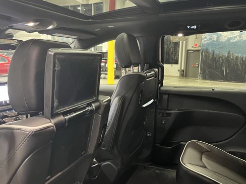 New 2026 Chrysler Pacifica Limited w/ Uconnect Theater Family Group AWD/4WD image 15