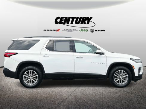 Used 2022 Chevrolet Traverse LT w/ LPO, Floor Liner Package FWD image 2