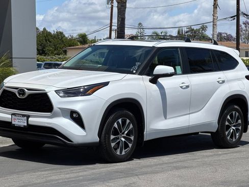 Certified 2024 Toyota Highlander XLE FWD image 10