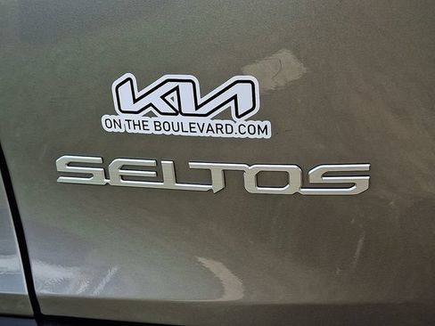Certified 2025 Kia Seltos EX FWD image 31