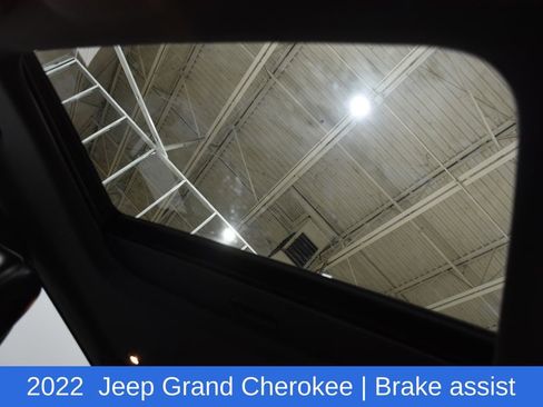 Used 2022 Jeep Grand Cherokee Laredo X image 28