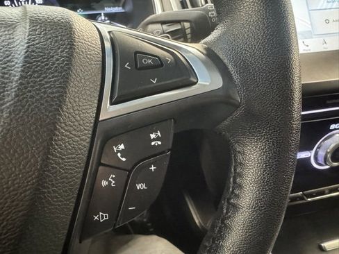 Used 2018 Ford Edge Titanium w/ Technology Package image 9