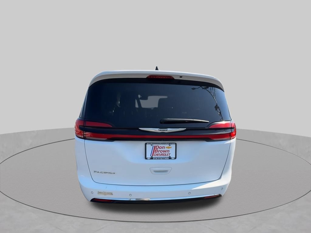 Used 2024 Chrysler Pacifica Touring-L FWD image 9
