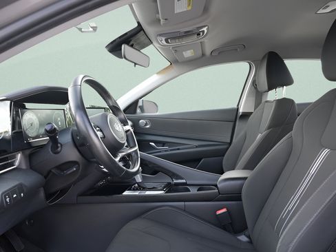 Certified 2021 Hyundai Elantra SEL w/ Convenience Package FWD image 22