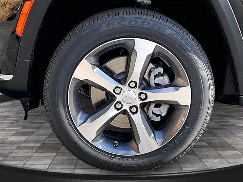 New 2025 Jeep Grand Cherokee L Limited w/ Luxury Tech Group II image 11