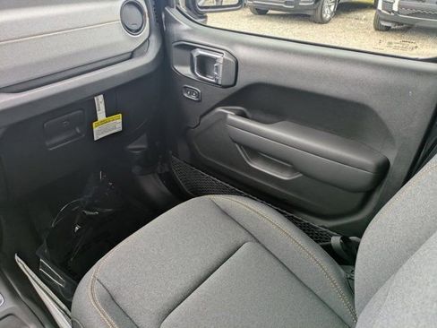 New 2025 Jeep Gladiator Sport image 15