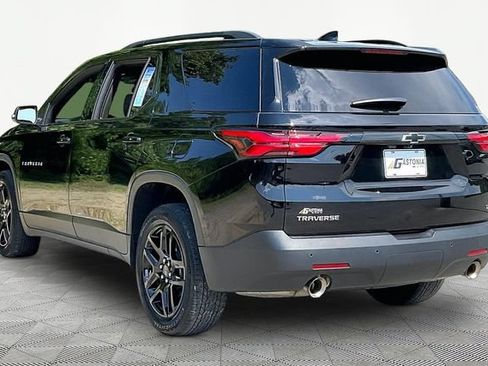 Used 2023 Chevrolet Traverse LT FWD image 4
