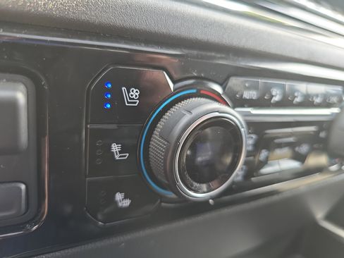 Used 2023 Chevrolet Silverado 1500 ZR2 w/ Technology Package image 31