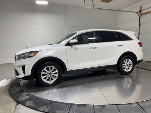 Used 2020 Kia Sorento LX image 4