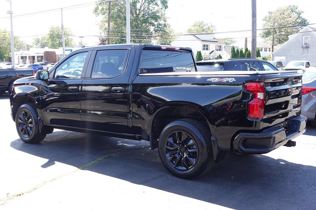 Used 2024 Chevrolet Silverado 1500 Custom AWD/4WD image 2
