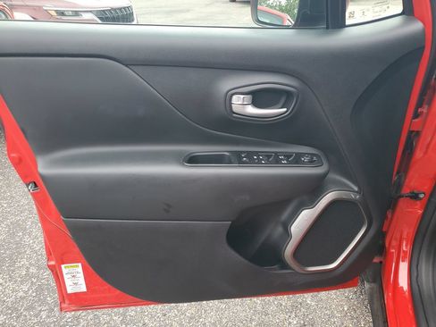 Used 2023 Jeep Renegade Latitude AWD/4WD image 8