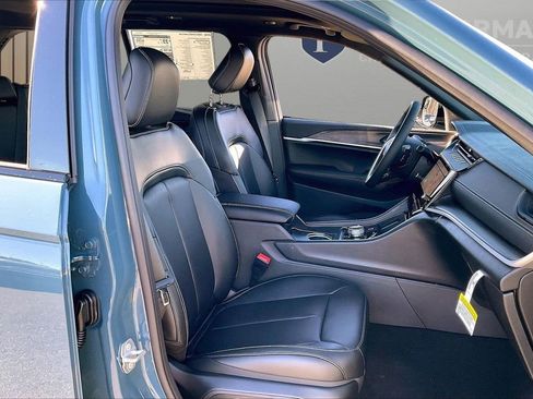 New 2026 Jeep Grand Cherokee Limited w/ Luxury Tech Group II image 24