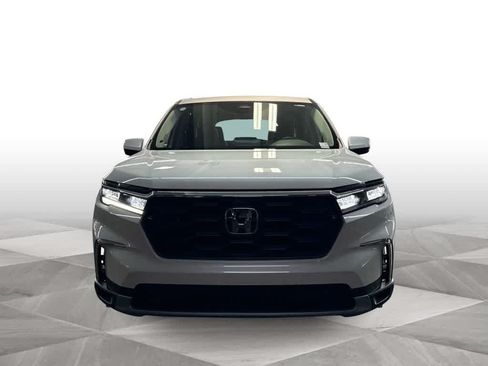 Used 2025 Honda Pilot EX-L image 3