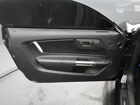 Used 2020 Ford Mustang Shelby GT500 w/ Technology Package image 34