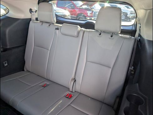 Used 2021 Toyota Highlander Limited image 14