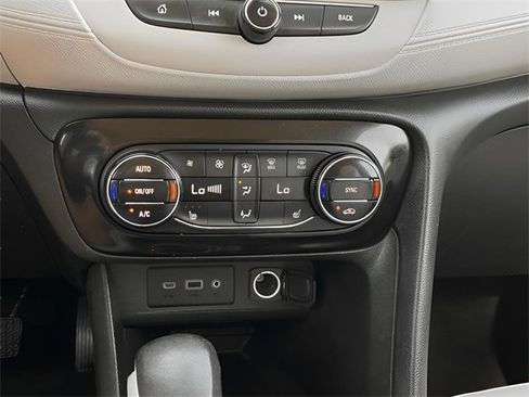 Used 2021 Buick Encore GX Select image 25