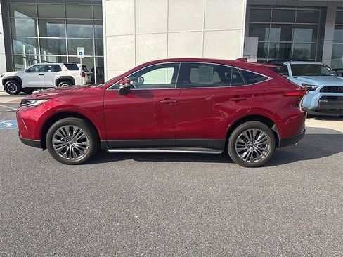 Used 2024 Toyota Venza Limited image 4