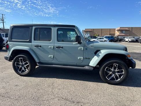 Used 2024 Jeep Wrangler Unlimited w/ Convenience Group AWD/4WD image 4