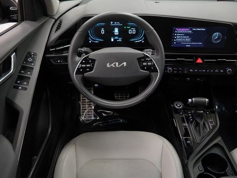 Used 2024 Kia Niro EX Touring image 22
