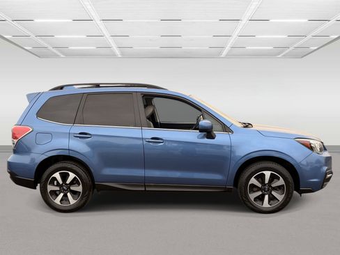Used 2018 Subaru Forester 2.5i Limited AWD/4WD image 6