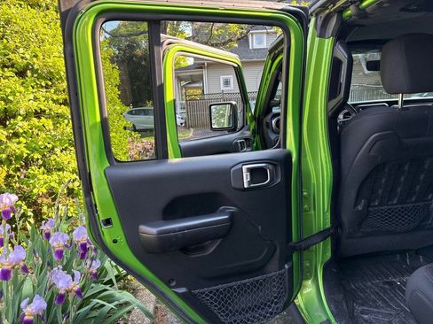 Used 2019 Jeep Wrangler Unlimited Rubicon AWD/4WD image 12