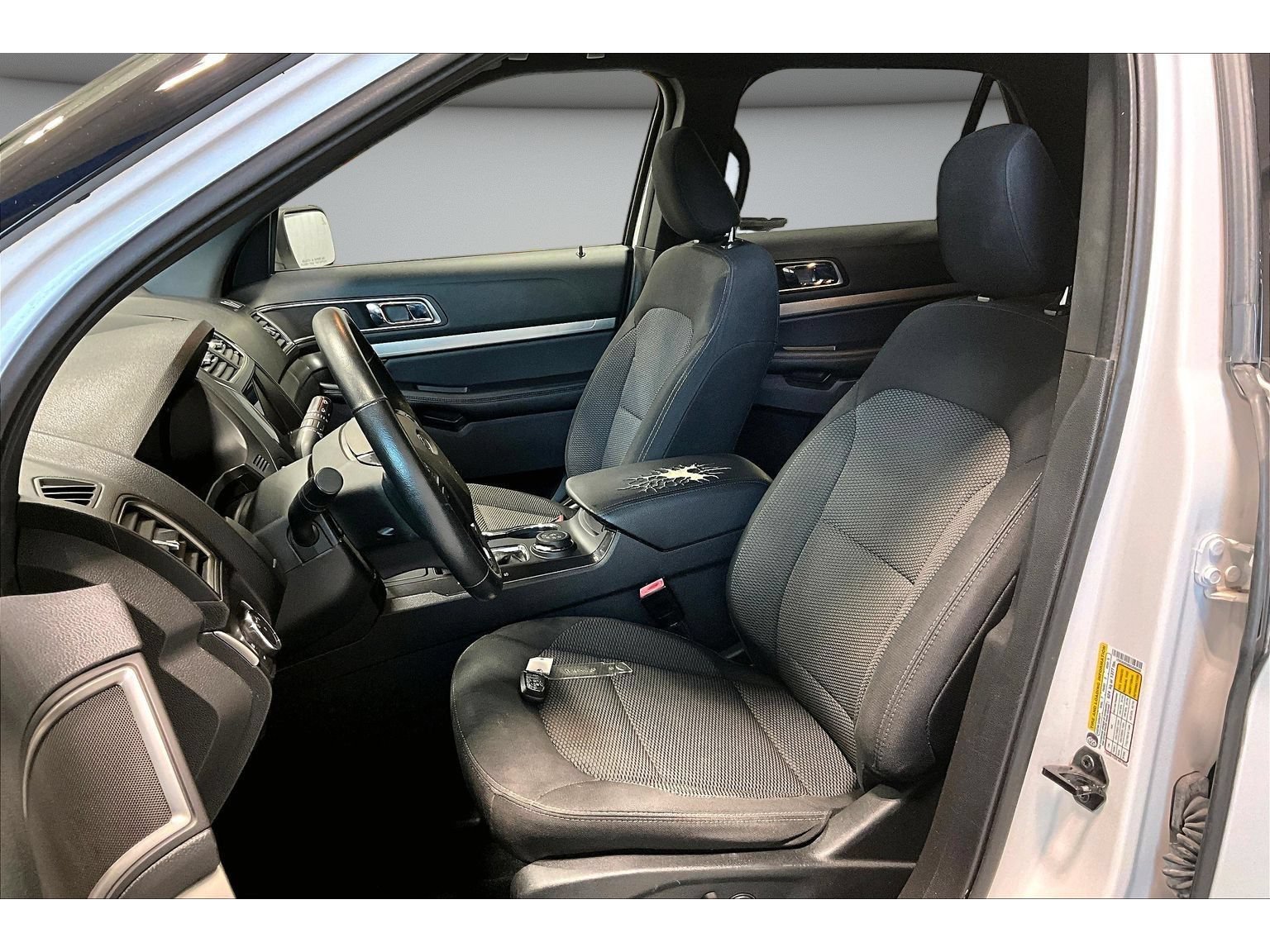 Used 2019 Ford Explorer XLT w/ Equipment Group 201A AWD/4WD image 32