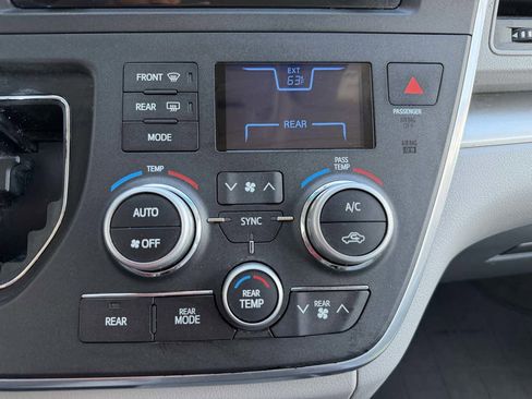 Used 2016 Toyota Sienna L FWD image 21