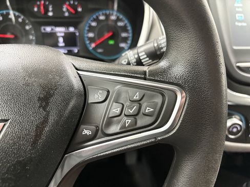 Used 2018 Chevrolet Equinox LS image 32