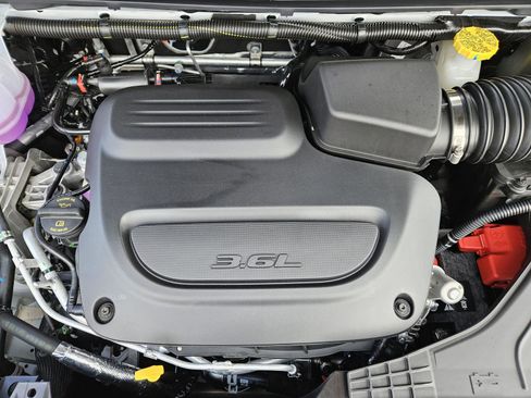 New 2026 Chrysler Pacifica Select FWD image 27