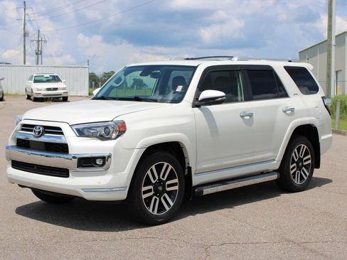 Used 2022 Toyota 4Runner Limited AWD/4WD image 2