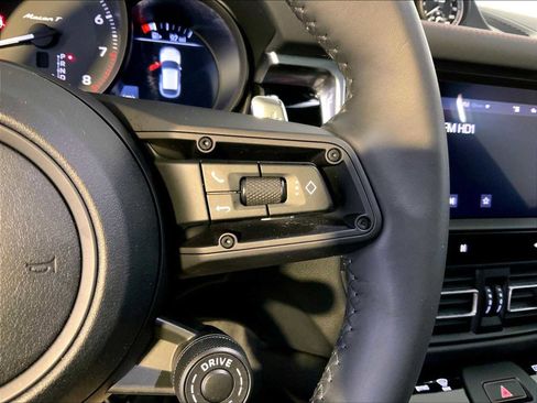 Certified 2023 Porsche Macan Turbo image 28