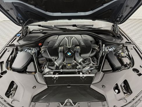 Used 2019 BMW M550i xDrive image 41