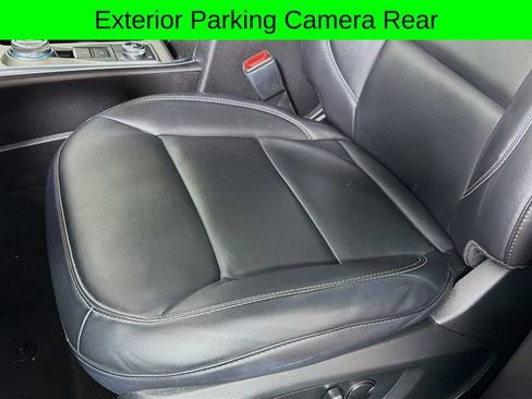 Used 2023 Ford Explorer XLT w/ Equipment Group 202A AWD/4WD image 25
