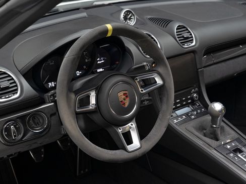 Used 2020 Porsche 718 Boxster Spyder RWD image 21