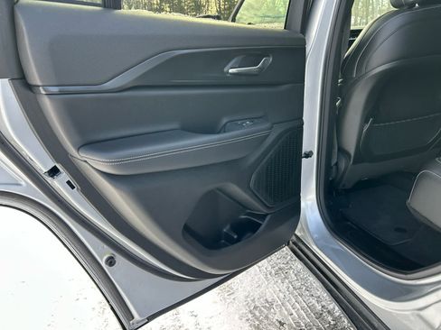 Used 2025 Jeep Grand Cherokee Altitude image 47