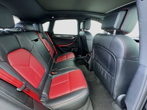 Used 2020 Porsche Macan AWD/4WD image 19