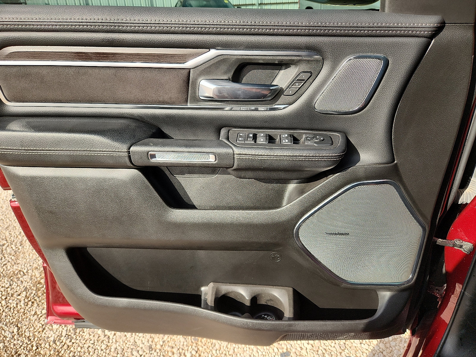Used 2025 RAM 1500 Laramie AWD/4WD image 15