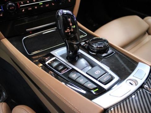 Used 2015 BMW 750Li xDrive AWD/4WD image 17