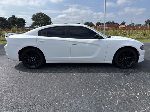 Used 2018 Dodge Charger SXT w/ Blacktop Package image 6