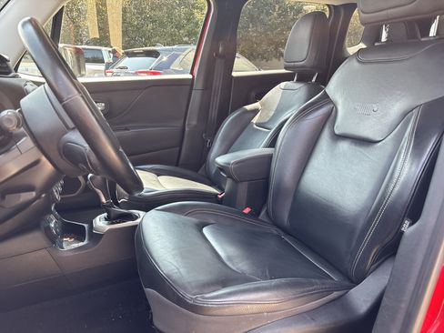 Used 2017 Jeep Renegade Limited AWD/4WD image 13