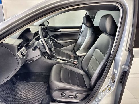 Used 2020 Volkswagen Passat 2.0T SE w/ Sunroof Package FWD image 13