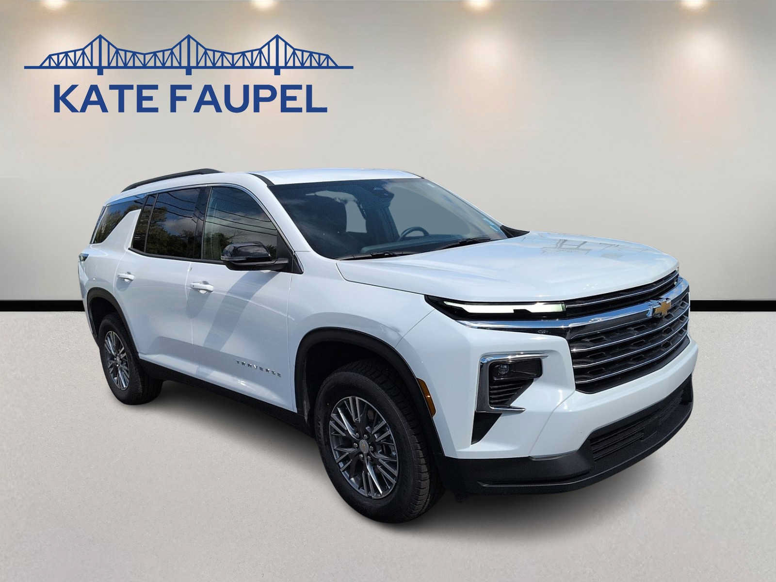 Used 2026 Chevrolet Traverse LT FWD image 1