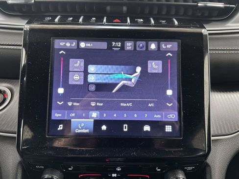 Used 2024 Jeep Grand Cherokee Altitude image 17