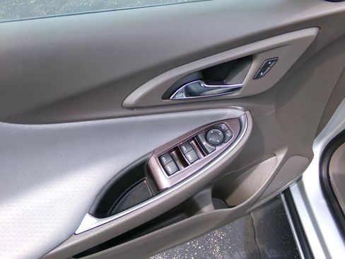 Used 2018 Chevrolet Malibu Hybrid FWD image 10