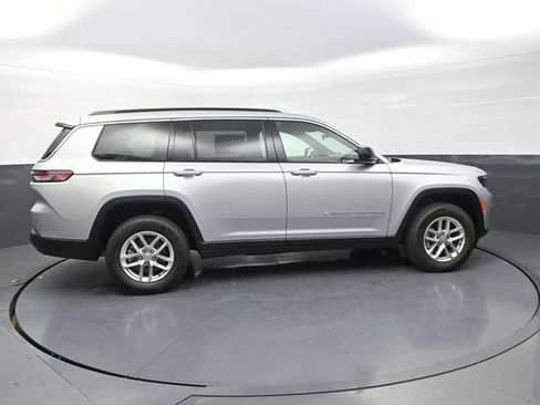 Used 2025 Jeep Grand Cherokee L Laredo AWD/4WD image 10