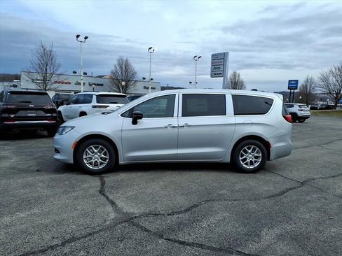 New 2026 Chrysler Voyager LX image 4