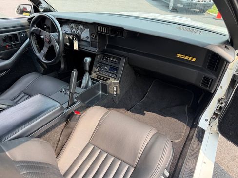Used 1991 Chevrolet Camaro Z28 RWD image 15