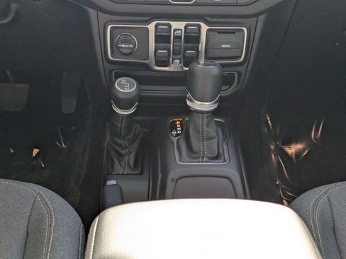 New 2025 Jeep Gladiator Sport image 17