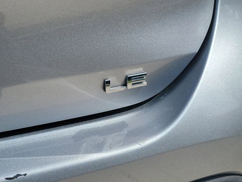 Used 2024 Toyota Highlander LE image 7